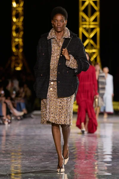 Look 7